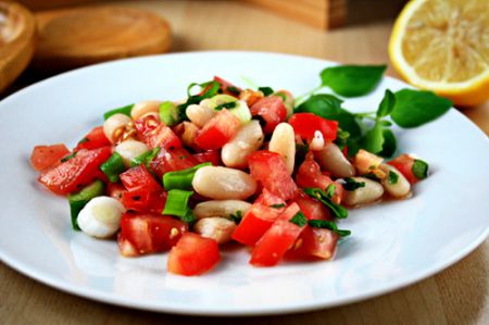 Salad cà chua đậu trắng thơm mát