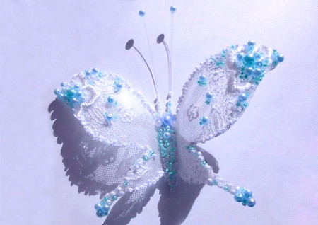 Tái chế vỏ chai nhựa thành chú bướm xinh xắn đáng yêu