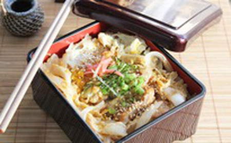 Katsudon - cơm thịt heo chiên xù, món ăn rất phổ biến tại nước Nhật