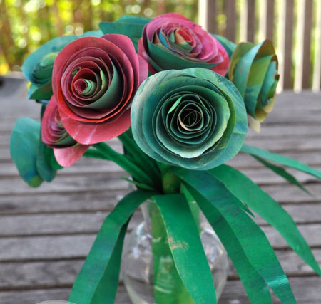 Làm hoa hồng đẹp mắt một cách dễ dàng từ giấy bìa