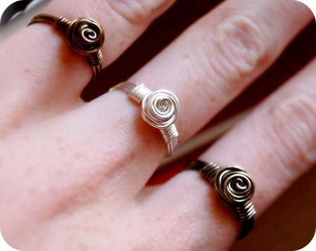 Nhẫn hoa hồng thật điệu từ dây kẽm