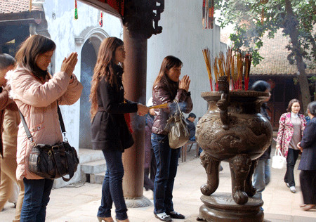 “Cầu trời cầu Phật phù hộ…” 1 “Cầu trời cầu Phật phù hộ…” 1