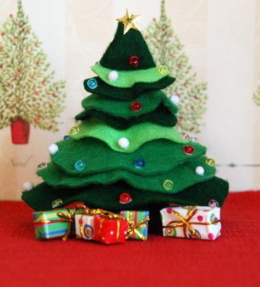 Một cây thông Noel mini xinh xắn từ vải dạ