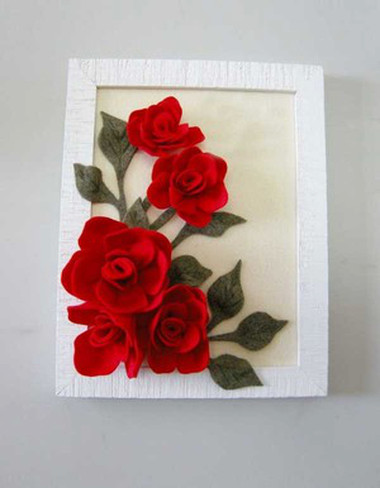 Trang trí khung tranh lãng mạn bằng hoa hồng vải