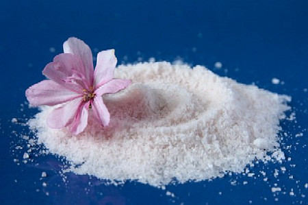 Tẩy son dính trên áo không cần giặt 1