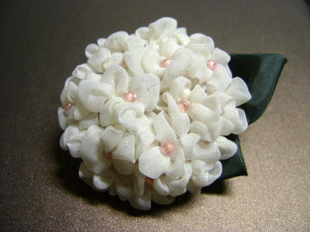 Khéo tay làm hoa cẩm tú cầu mini từ vải vụn