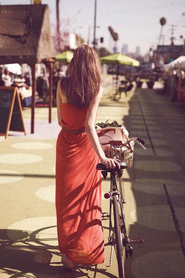 Maxi hòa cùng sóng biển