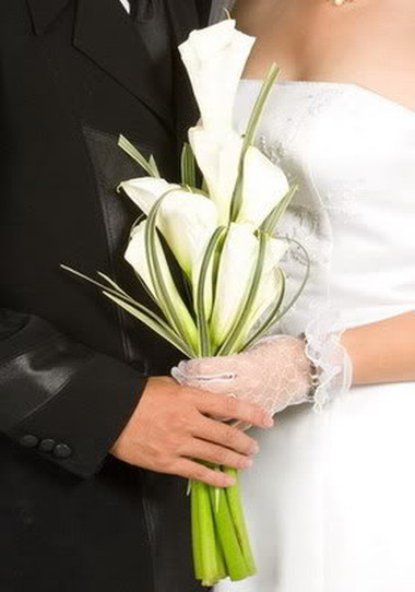 Hướng dẫn bó hoa cưới cầm tay với hoa loa kèn