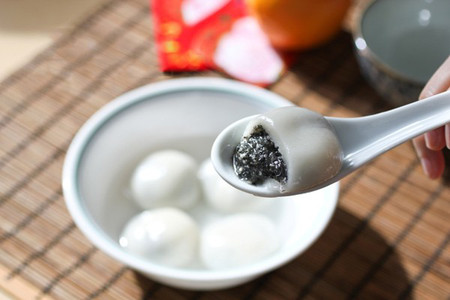 Chè trôi nước vừng đen - món ăn truyền thống của Trung Quốc