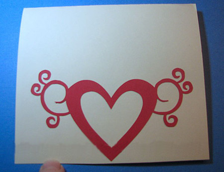 Trái tim nổi trên tấm thiệp yêu thương cho ngày Valentine