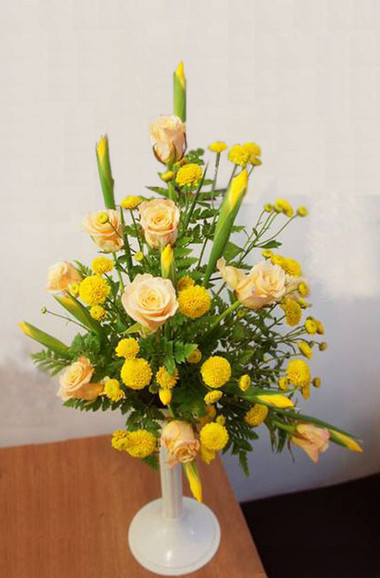 Cắm hoa đẹp với sắc vàng rực rỡ