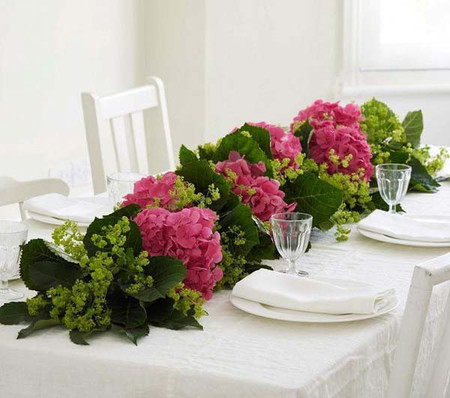 Trang trí cho bàn tiệc thật đẹp với hoa cẩm tú cầu