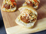 Bánh mì kẹp thịt viên với hương vị đặc trưng của Hàn Quốc Bánh mì kẹp thịt viên với hương vị đặc trưng của Hàn Quốc
