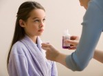Những lỗi nguy hiểm cần tránh khi cho trẻ uống thuốc