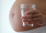 Bà bầu nên uống bao nhiêu nước mỗi ngày là đủ?