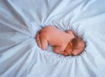 Nằm đệm mềm có thể gây nguy hiểm cho trẻ
