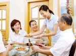 Khổ vì sự cay nghiệt của bố chồng