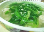 Canh cải cúc nấu thịt