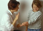 Vợ chồng bất hòa khi chồng chiều con thái quá