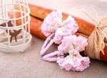 Mẹ khéo tay làm kẹp tóc nơ hoa đào dễ thương tặng bé