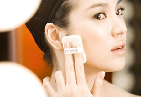 Dùng kem lót khi trang điểm 1 Dùng kem lót khi trang điểm 1