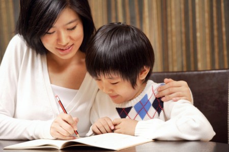 Thái độ của cha mẹ với việc học của con nên như thế nào? 1