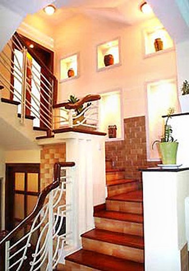 Dưới đây là một số cách thiết kế cầu thang trong nhà: 1 Dưới đây là một số cách thiết kế cầu thang trong nhà: 1