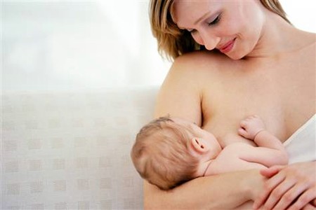 Một số trường hợp không nên cho con bú 1 bú mẹ
