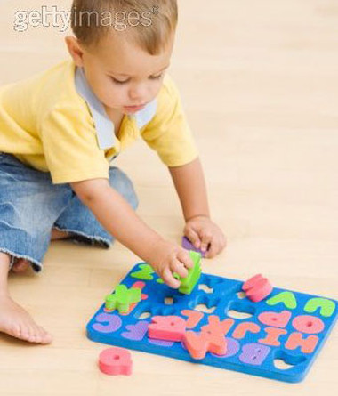 Cha mẹ cần giúp trẻ để bé làm quen với chữ cái dễ dàng hơn? 1 Cha mẹ cần giúp trẻ để bé làm quen với chữ cái dễ dàng hơn? 1