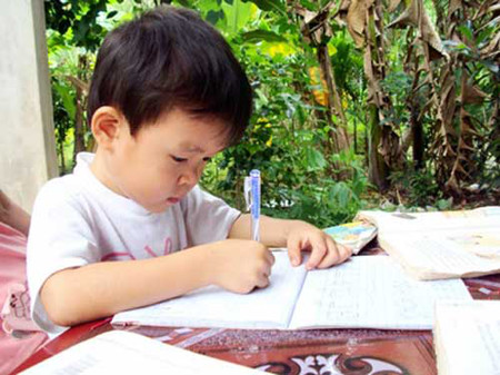 Giúp bé tập viết dễ dàng hơn 1 Giúp bé tập viết dễ dàng hơn 1