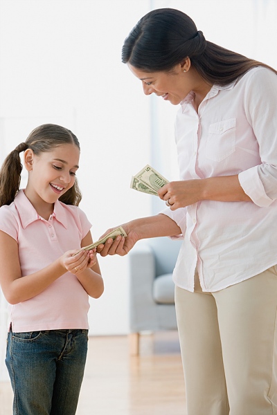 Liệu có nên cho con tiền khi đến lớp? 1 Liệu có nên cho con tiền khi đến lớp? 1