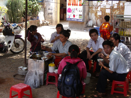 Hai câu chuyện ở hàng cháo ăn sáng 1 Hai câu chuyện ở hàng cháo ăn sáng 1