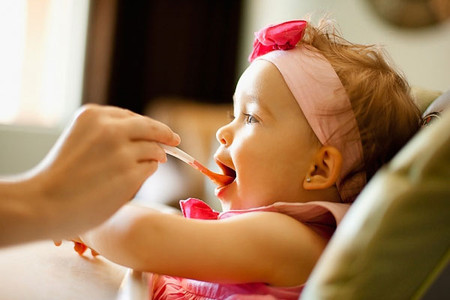 Có nên cho muối vào bột, cháo của bé? 1 Có nên cho muối vào bột, cháo của bé? 1