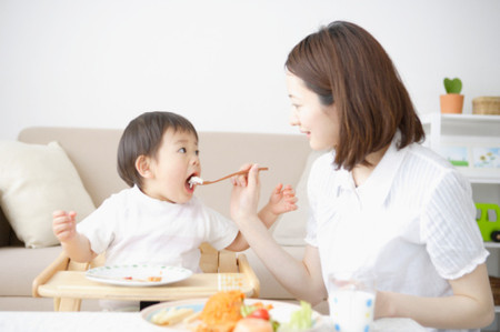 Phương pháp sơ cứu đối với trẻ bị sặc cháo 1 Phương pháp sơ cứu đối với trẻ bị sặc cháo 1