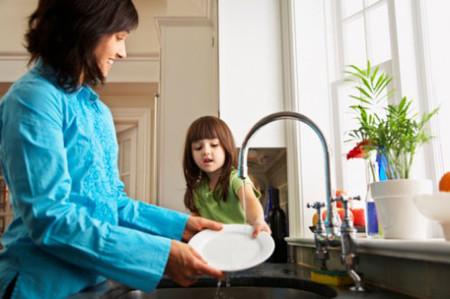 Tạo điều kiện cho trẻ quan sát người lớn làm việc và hướng dẫn trẻ làm theo 1 Tạo điều kiện cho trẻ quan sát người lớn làm việc và hướng dẫn trẻ làm theo 1