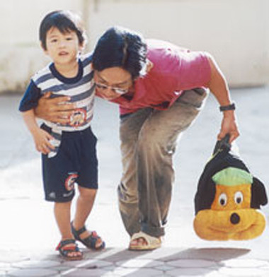 Quá cưng chiều, cha mẹ làm hư, hại con 1 Quá cưng chiều, cha mẹ làm hư, hại con 1