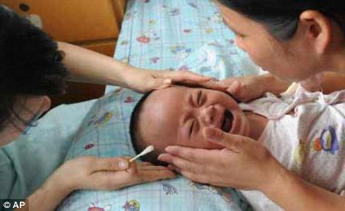 11 dấu hiệu bệnh nặng ở bé 1 11 dấu hiệu bệnh nặng ở bé 1