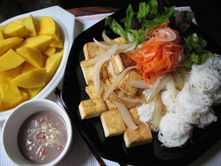 Lọc mắm tôm trước khi nấu 1 Lọc mắm tôm trước khi nấu 1