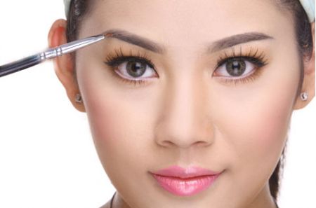 Những sai lầm hay mắc phải khi trang điểm 1 Những sai lầm hay mắc phải khi trang điểm 1