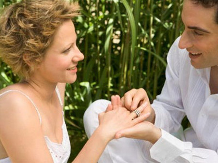 9. Anh ấy yêu thương và muốn là người chịu trách nhiệm với người phụ nữ của mình 1 9. Anh ấy yêu thương và muốn là người chịu trách nhiệm với người phụ nữ của mình 1