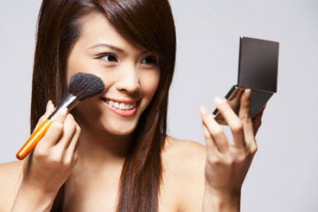 Không quên thoa kem chống nắng trước khi đi làm 1 Không quên thoa kem chống nắng trước khi đi làm 1