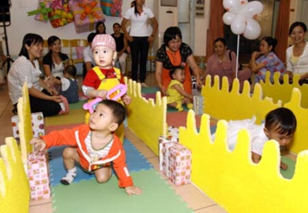 Ngày đầu bé đi nhà trẻ, phụ huynh và cô giáo cần lưu ý điều gì? 1 Ngày đầu bé đi nhà trẻ, phụ huynh và cô giáo cần lưu ý điều gì? 1