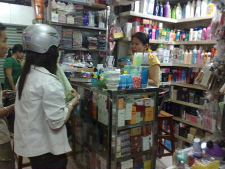 Hàng giả “thống trị” chợ cóc 1 Hàng giả “thống trị” chợ cóc 1