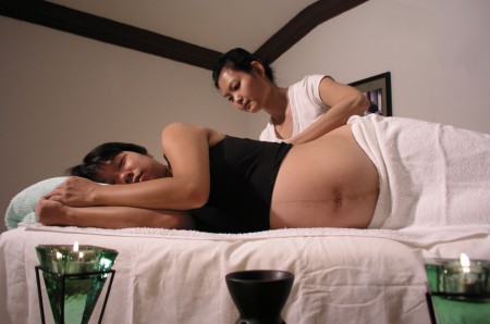 Có nên massage khi mang bầu? 2