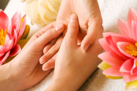 Vì sao da tay dễ bị tổn thương và khô nẻ? 1 Vì sao da tay dễ bị tổn thương và khô nẻ? 1