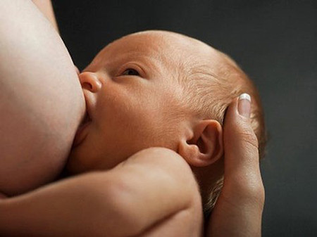 Những công dụng tuyệt vời của sữa non với bé 1 Những công dụng tuyệt vời của sữa non với bé 1