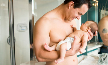 Hạnh phúc khi chồng quá chăm con 1 Hạnh phúc khi chồng quá chăm con 1