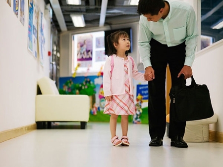 Cần phải làm gì để bé an tâm đi nhà trẻ? 1 Cần phải làm gì để bé an tâm đi nhà trẻ? 1