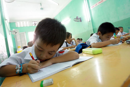 Bảo vệ cột sống cho trẻ - nhiệm vụ quan trọng của cha mẹ, thầy cô 1 Bảo vệ cột sống cho trẻ - nhiệm vụ quan trọng của cha mẹ, thầy cô 1