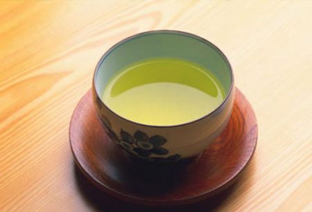 Uống vài tách trà xanh mỗi ngày 1 Uống vài tách trà xanh mỗi ngày 1